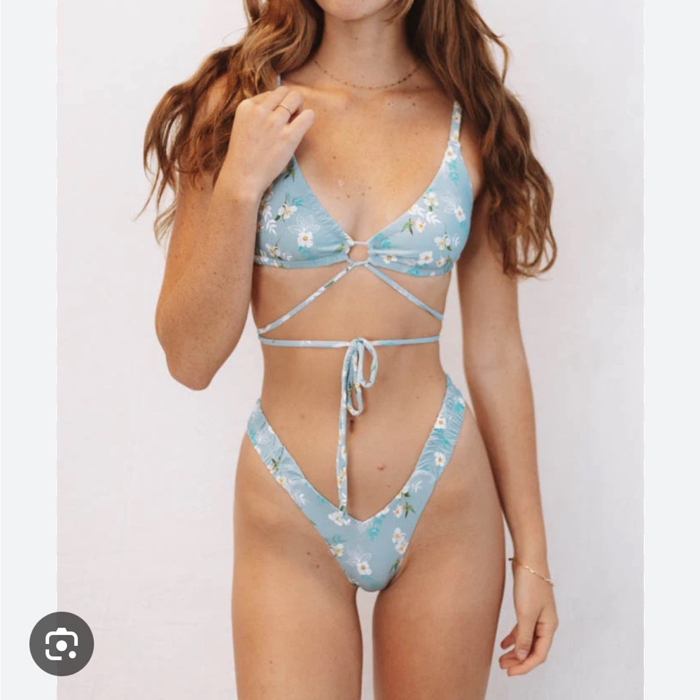 San Lorenzo flor Oceania blue lily bikini